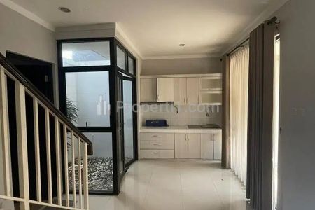 Disewakan Rumah Cluster Semi Furnish Siap Huni di Buaran, Serpong, Tangerang Selatan