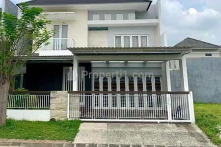 Dijual Rumah Royal Residence Surabaya - Luar Cluster - Bonus Full Furnished - Spesial Lokasi Depan Danau - Ada Pagar - Garasi Carport Masuk 4 Mobil