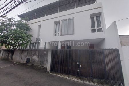 Disewakan Rumah Modern dan Semi Furnished di Sebrang Cilandak Town Square, Jaksel