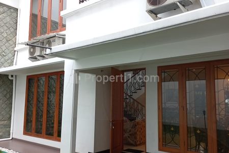 Disewakan Rumah Pakuwon Indah – Jalan Kaki ke Pakuwon Mall Surabaya Barat