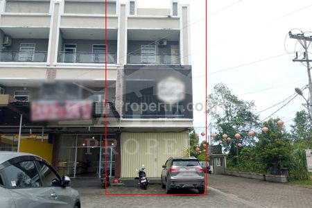 Sewa Cepat Ruko Lebar Hook Halaman Luas Tengah Kota