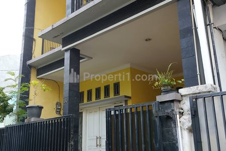 Dijual Rumah 2 Lantai dengan Lokasi Strategis di Jalan Taman Malaka Selatan Jakarta Timur
