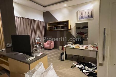 Disewakan Murah Rumah 3,5 Lantai Furnished di Puri Mansion Kembangan Jakarta Barat