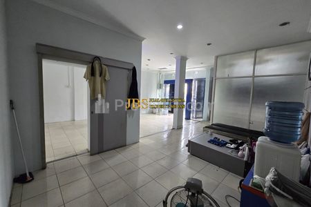 Disewakan 2 Unit Ruko Gandeng di Jalan Pabrik Tenun (Persimpangan Jl. Sekip) - Medan