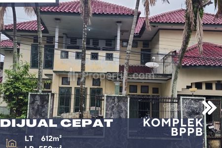 Dijual Rumah Halaman Luas Lingkungan Tenang Dalam Komplek BPPB di Bogor Barat