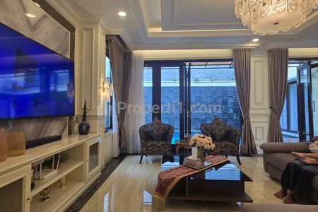 Sewa Rumah Dalam Townhouse di Kemang, Jakarta Selatan - Ada Kolam Renang & Furnished