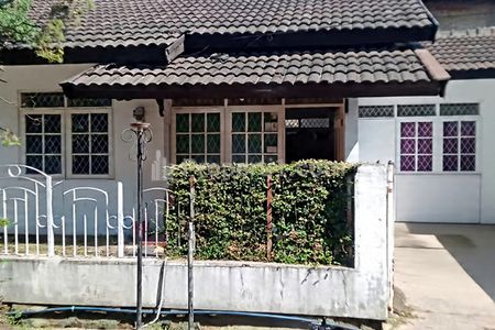 Sewa Rumah Gaya American Classic 2 Kamar Tidur 1 Kamar Mandi Carport  Jalan Lebar Lingkungan Tenang Nyaman dan Aman di Arcamanik Bandung