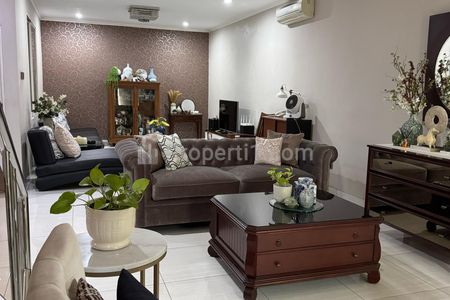 Dijual Rumah Terenovasi Lingkungan Aman di Taman Modern Jakarta Timur