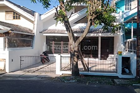 Jual Rumah Gaya American Classic Serasa Baru 2 Kamar Tidur 1 Kamar Mandi Carport Lingkungan Asri Tenang dan Nyaman di Sayap Jl. Soekarno Hatta Bandung
