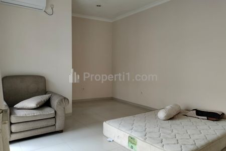 Disewakan Rumah 4 Kamar Dalam Compound Pejaten - Kemang, Jakarta Selatan, Cocok Jadi Kantor