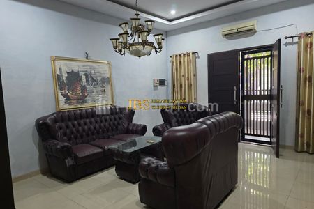 Jual Rumah 3 Tingkat di Komplek Cemara Asri Jalan Fressia - Medan