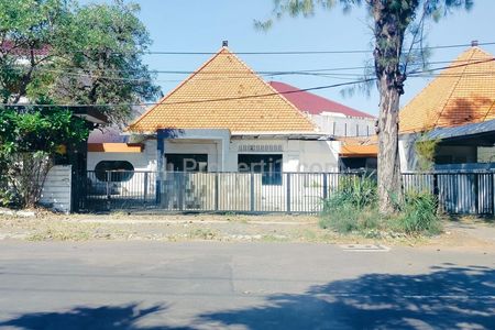 Rumah Usaha Disewakan WR Supratman Tegalsari Surabaya Pusat