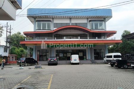 Disewakan Gedung 3 Lantai di Kota Gresik, Jawa Timur