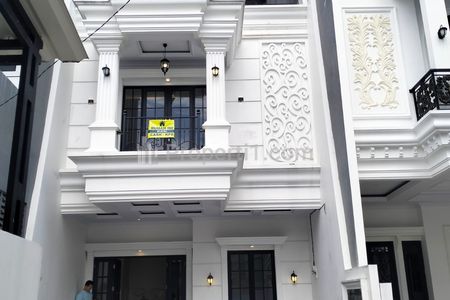 Dijual Rumah Desain American Classic di Jagakarsa, Jakarta Selatan