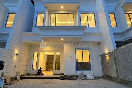 Dijual Rumah Baru Design Classic Modern di Pondok Bambu Duren Sawit Jakarta Timur