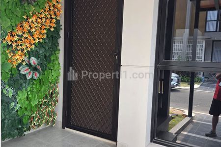 Disewakan Rumah Minimalis 3 Lantai Siap Huni di Summarecon Crown Gading Cluster Viola Bekasi