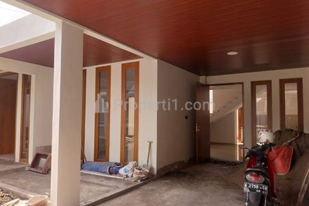 Dijual Rumah Sulfat Malang Luas Tanah 220, Dekat RS Ibu dan Anak (Pintu dari Kayu Jati)