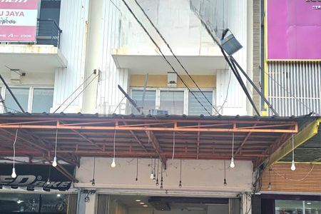 Disewakan Ruko Cocok untuk Usaha di Jalan Boulevard Hijau Raya Bekasi