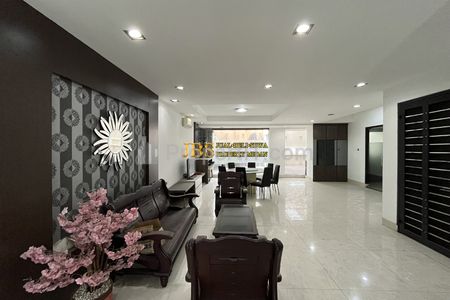 Rumah Dijual di Komplek The Palace Jalan Mustang - Medan