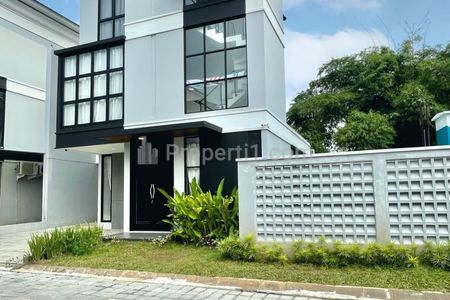DIJUAL BANGUNAN BARU DALAM TOWNHOUSE DENGAN PRIVATE POOL DI AMPERA KEMANG, JAKARTA SELATAN