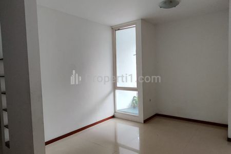 Sewa Rumah Mewah dengan Pool di Pondok Indah, Jakarta Selatan