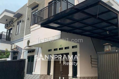 Dijual Rumah 2 Lantai Siap Huni di Belakang Mesjid Kubah Mas Depok