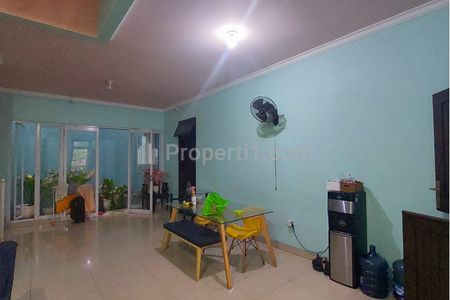 Jual Rumah di Kebon Jeruk Jakarta Barat - Luas Tanah 149 m2 Luas Bangunan 299 m2