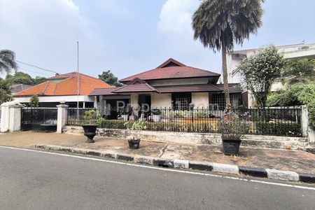 Dijual Rumah Dua Lantai di Jalan Tegal Menteng Jakarta Pusat