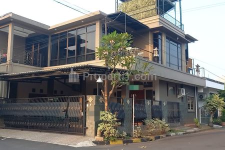 Dijual Rumah Besar Mewah dengan Posisi Hook Full Furnished di Duta Harapan Bekasi