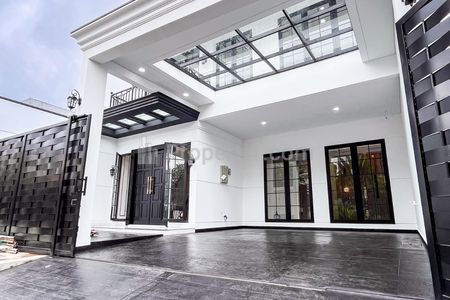 Dijual Rumah Brand New 2 Lantai, Design Modern Classic dengan Private Pool di Area Tenang, Pondok Indah, Jakarta Selatan