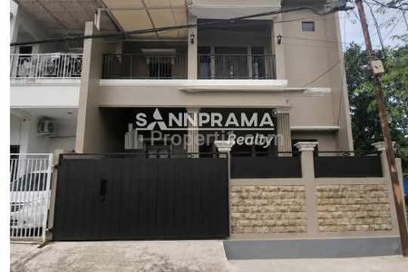 Dijual Rumah 2 Lantai Dalam PerumahanKav UI Barat Tanah Baru Depokk