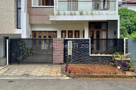 Dijual Rumah Terawat Dalam Komplek Besar di Pondok Indah, Jakarta Selatan
