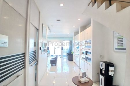 Dijual Ruko 3 Lantai Hok, Posisi Premium Pintu Masuk, Masih Tersewa, Lokasi di Golden Boulevard BSD Tangerang Selatan