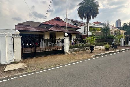 Dijual Rumah di Menteng 2 Lantai, Tanah Persegi, Golongan C
