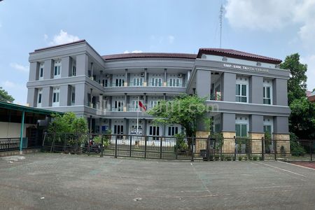 Dijual Bangunan Sekolah dengan 9 Ruangan di Jalan Raya Sultan Agung Kalibaru Bekasi