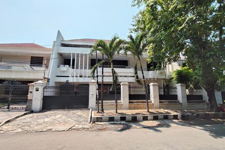 Dijual Rumah Mewah Siap Huni 2 Lantai, di Raya Dharmahusada, Lokasi Strategis Dekat Galaxy Mall, MERR Kenjeran Surabaya