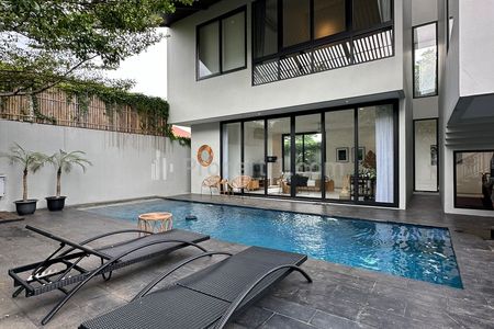 Dijual Rumah Modern Resort Townhouse dengan Private Pool di Kemang, Jakarta Selatan