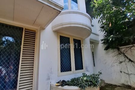 Dijual Rumah 2 Lantai Posisi Hook di Taman Modern Jakarta Timur