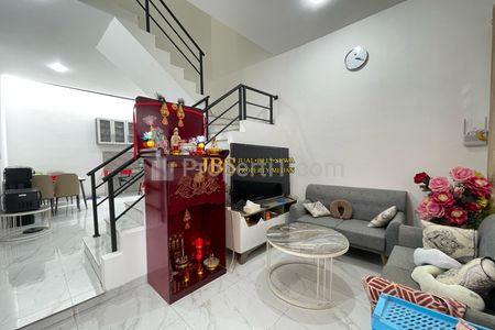 Dijual Townhouse Komplek The Penthouse Jalan Buku Daerah Ayahanda