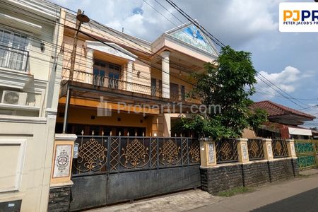 Dijual Rumah Mewah 3 Lantai Furnished di Jatiwaringin Bekasi