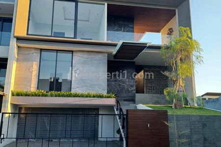 Jual Rumah Mewah di Bukit Golf Mediterania Somerset di Area Golf Citraland, Surabaya