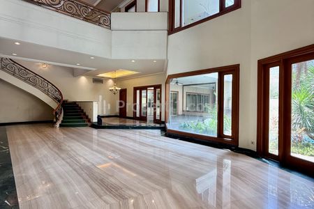 Jual Rumah di Pondok Indah, Jakarta Selatan - Ada Kolam Renang & Garasi 5 Mobil