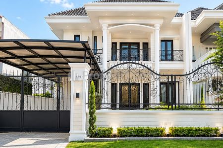 Disewakan Rumah Full Furnished di Citraland Utama, Surabaya Barat