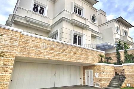 Dijual Luxurious Townhouse Karya Designer International di Gandaria, Jakarta Selatan