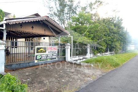 Sewa Cepat Kantor Hook Halaman Luas Cocok Jadi Cafe Restoran di Jalan Enggano, Pontianak