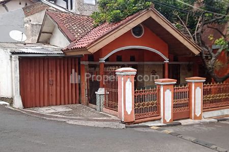 Sewa Rumah 2 Lantai Semi Furnished 5 Kamar Tidur 3 Kamar Mandi Garasi Bebas Banjir Lingkungan Tenang Nyaman dan Aman di Simpay Asih Cijambe Bandung