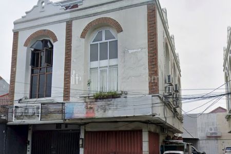 Disewakan Ruko 3 Lantai di Raya Gubeng Surabaya - Lokasi Depan Bank Mandiri Gubeng Dekat Jalan Sumatera, Jl. Jawa, Jl. Bali - Parkiran Luas