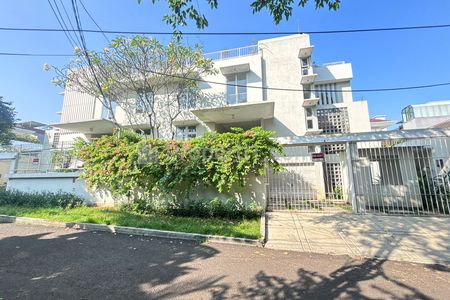 Disewakan Rumah di Patra Kuningan Jakarta Selatan - Bangunan Bagus dan Luas 4 Kamar Tidur