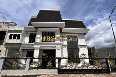 Dijual Rumah Furnish Komplek Graha Metropolitan Jalan Kapten Sumarsono