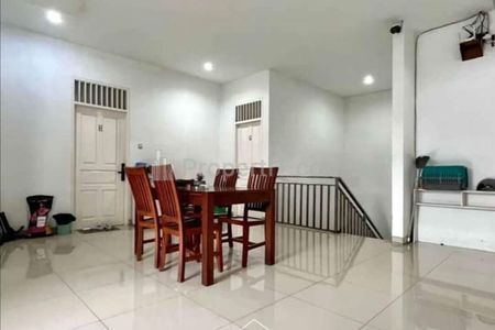 Jual Rumah Kost Hook 11 Kamar di Area Tebet Dalam, Jakarta Selatan